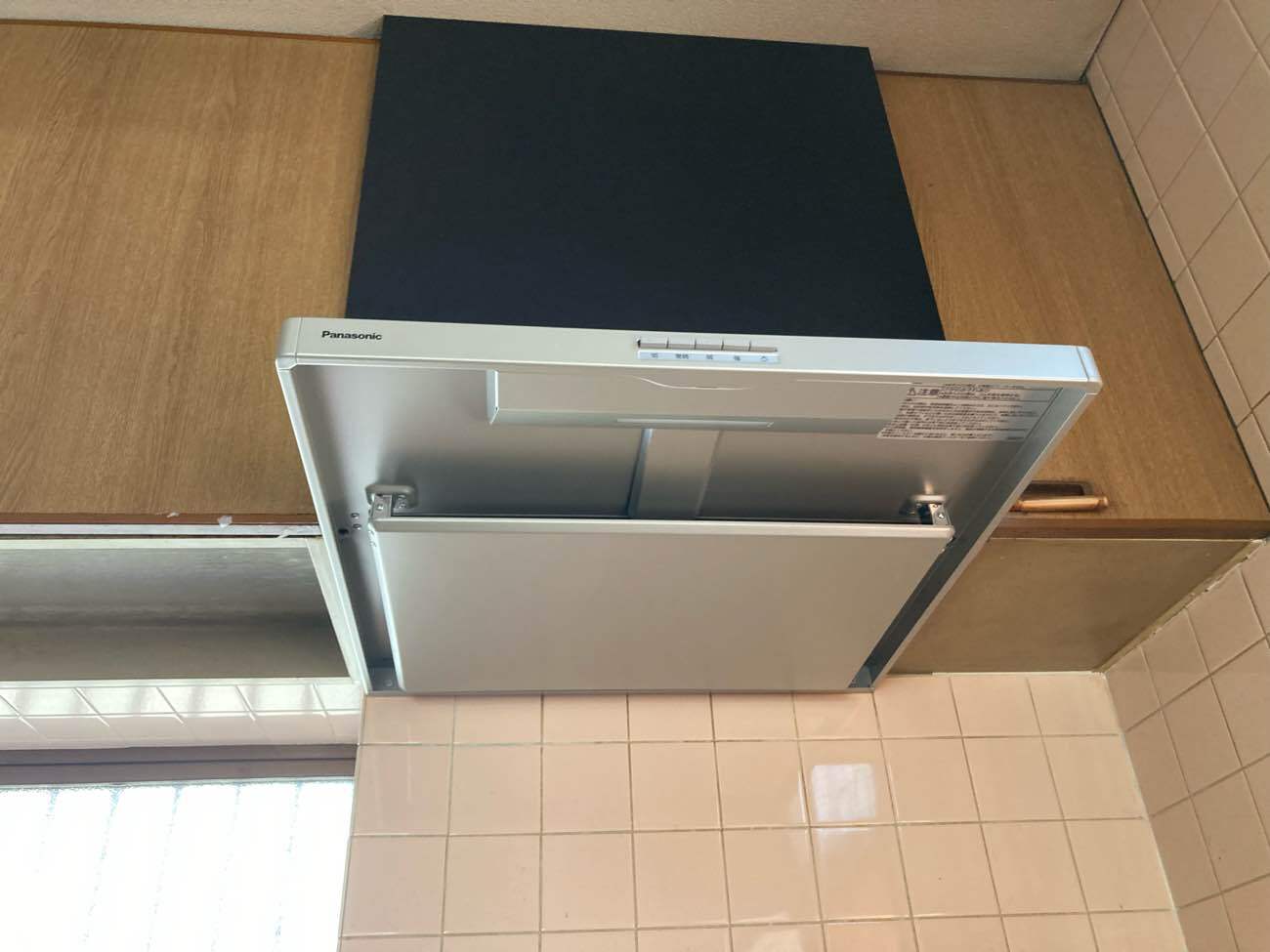 施工後：新しいキッチン換気扇に交換してスッキリ綺麗になりました！