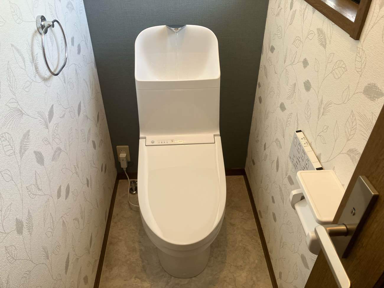 施工後：新しいトイレに交換してスッキリ綺麗になりました！