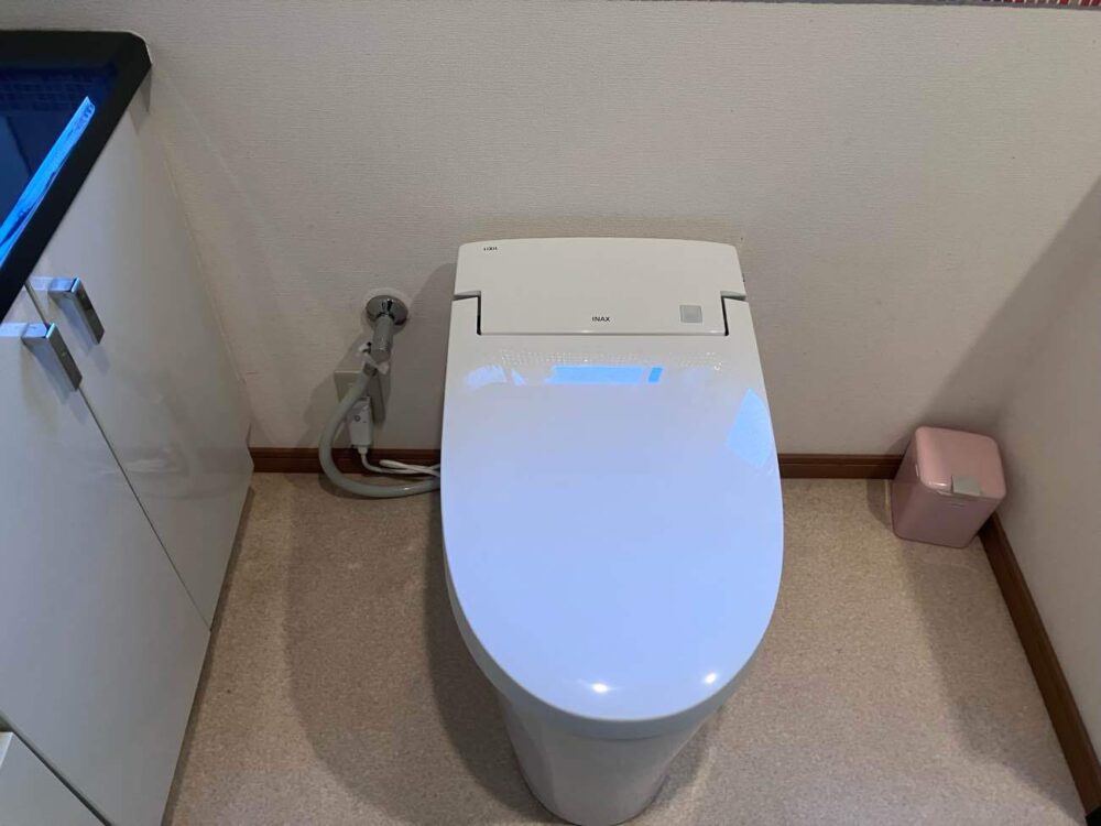 施工後：最新型の便器となりスッキリ綺麗になりました！