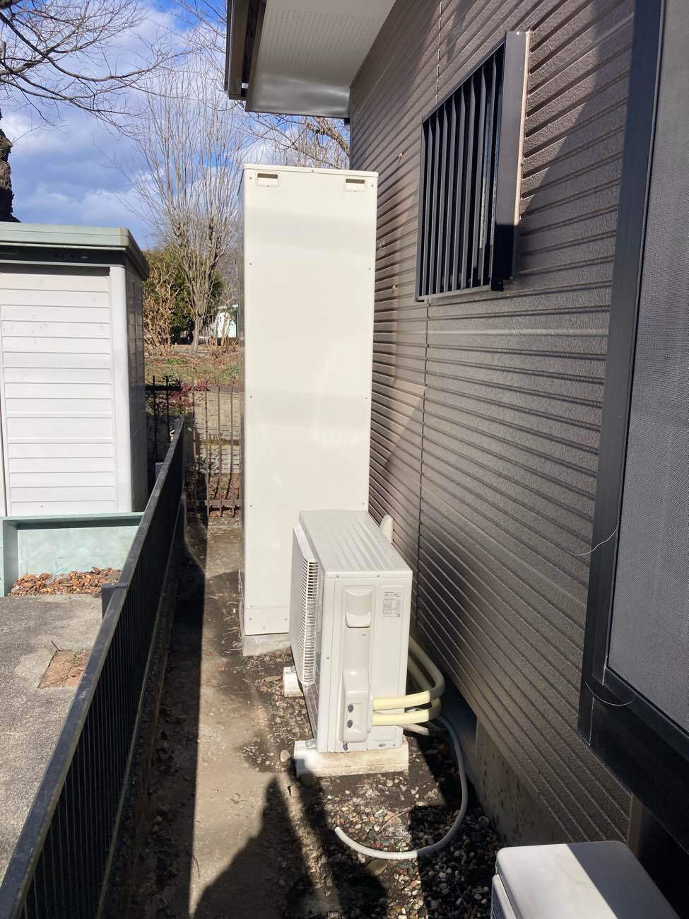 施工後：新型のエコキュートに交換しました。これで安心ですね！