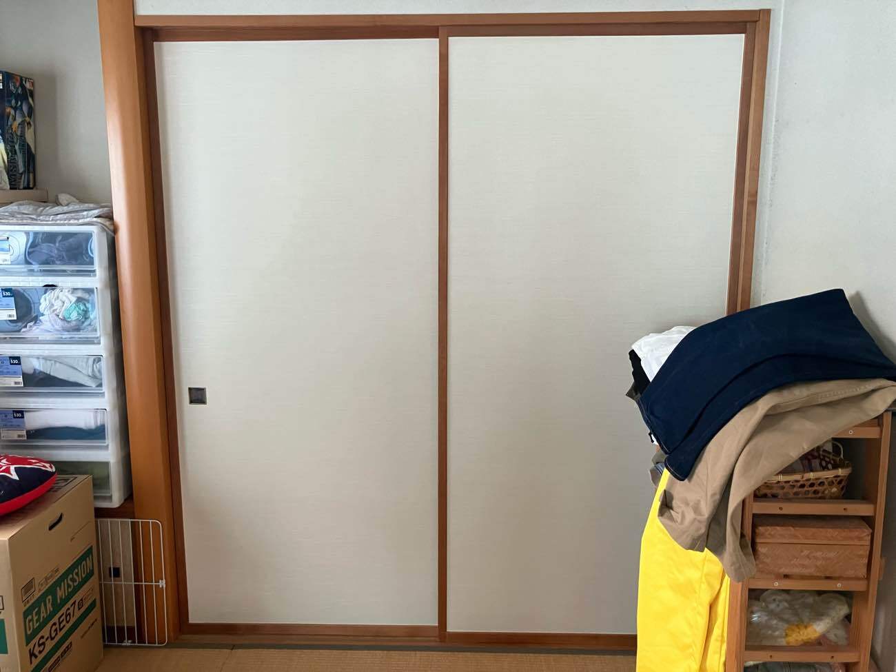 施工後：古い襖を剥がして、新しい襖に張り替えました。これだけで印象がいいですね♪