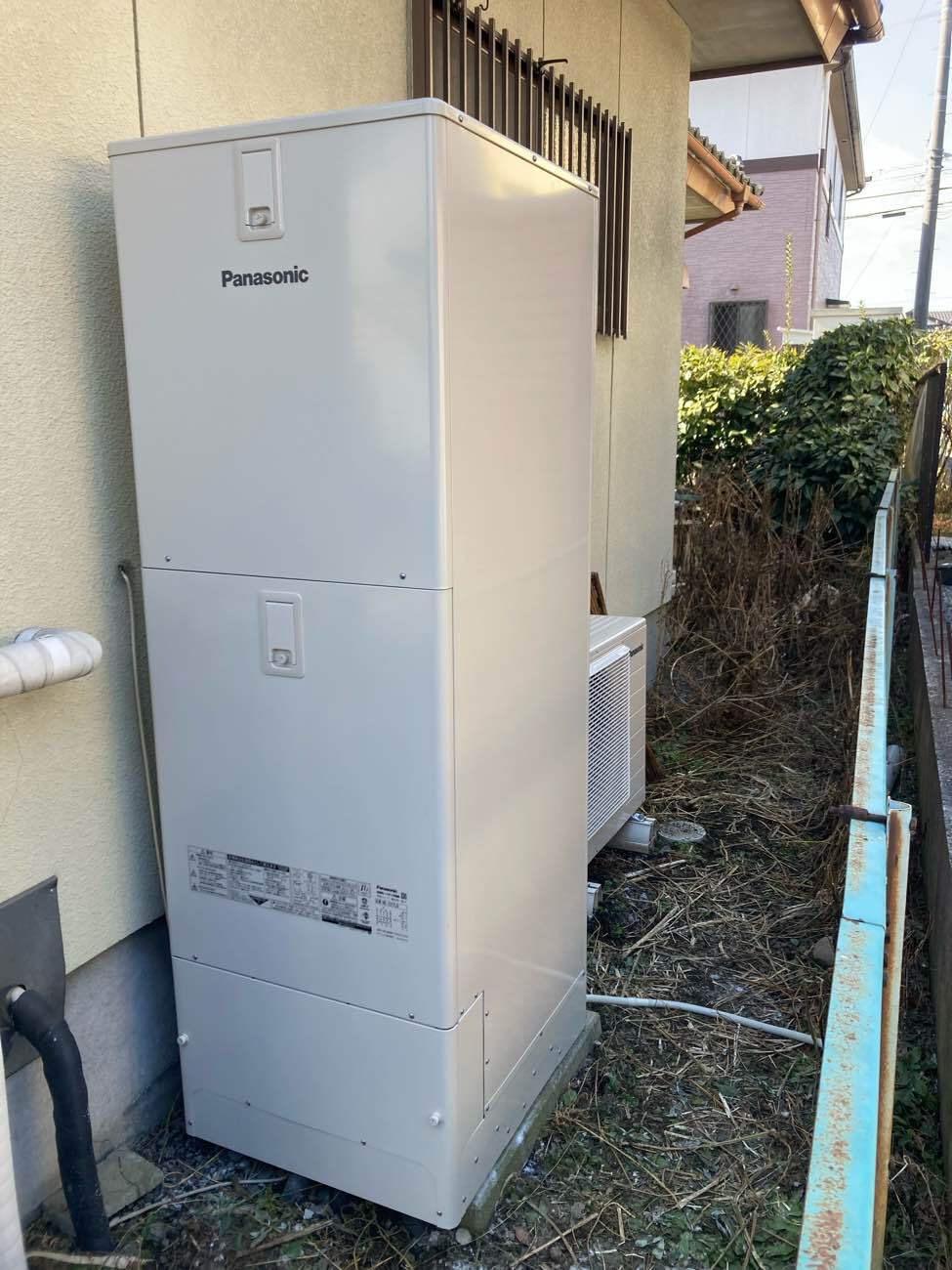 施工後：新型のエコキュート設置工事です。